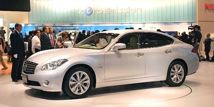 Infiniti M35 - första hybriden för Europa