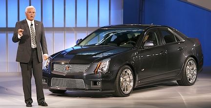 Bob Lutz utmanar alla i sin Cadillac CTS-V