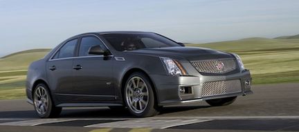 Bob Lutz utmanar alla i sin Cadillac CTS-V