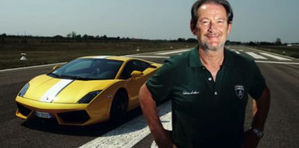 Lamborghini Gallardo med däcksrök bak