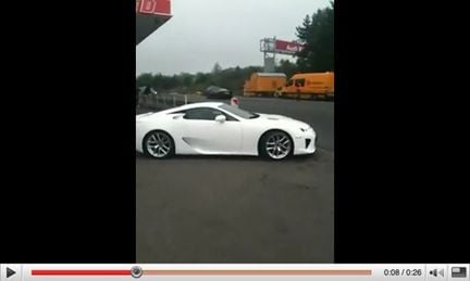 Tjuvlyssna på Lexus LF-A