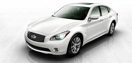 Infiniti M35 Hybrid tar sig an Lexus