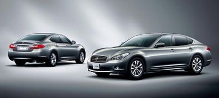 Infiniti M35 Hybrid tar sig an Lexus