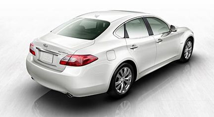 Infiniti M35 Hybrid tar sig an Lexus