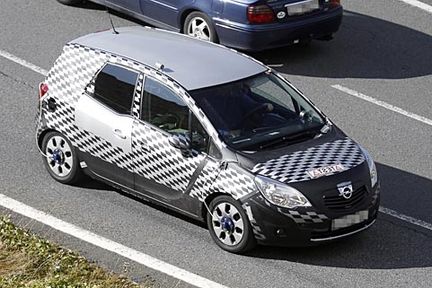 Spion: Opel Meriva - nästan helt naken