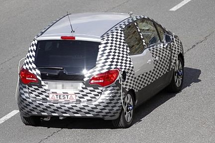 Spion: Opel Meriva - nästan helt naken