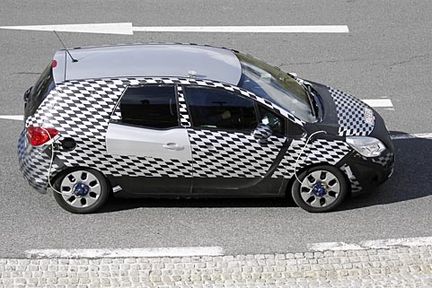 Spion: Opel Meriva - nästan helt naken