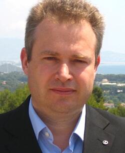 Lexus satsar på en hybriddriven 1-serieutmanare