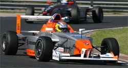 Timmy Hansen trea i Formel BMW på Hungaroring