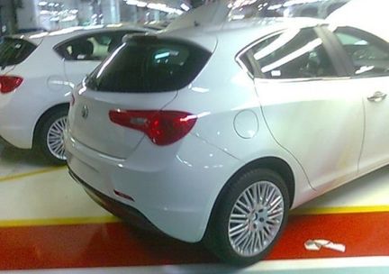 Alfa Milano avslöjad i fabriken - på Facebook!