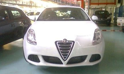 Alfa Milano avslöjad i fabriken - på Facebook!