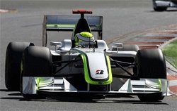 Button vann premiären före Barrichello