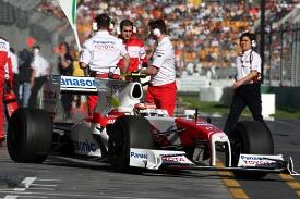 F1: Chockbeslut - Toyota uteslutna