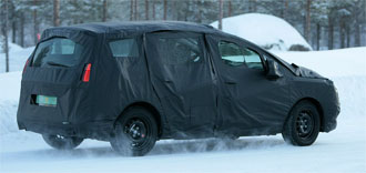 Peugeot "3008 +2" fångad på bild
