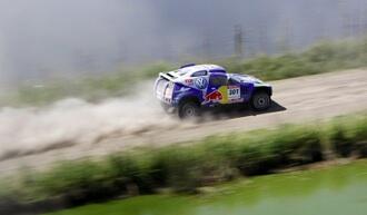 Carlos Sainz tar över i Dakarrallyt