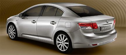 PROVKÖRD: Nya lyxiga Toyota Avensis