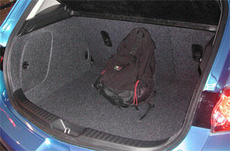 <br />Mazda 3 halvkombi blir miljöbil” /></p>
<p class=