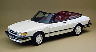 Saab firar sin cabriolet med champagne