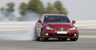 Lexus-chef: "Vi prioriterar premium - och prestanda"