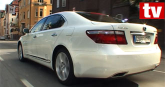 Lexus är lika med hybrid - i Sverige