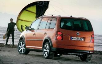 PREMIÄR: VW CrossTouran