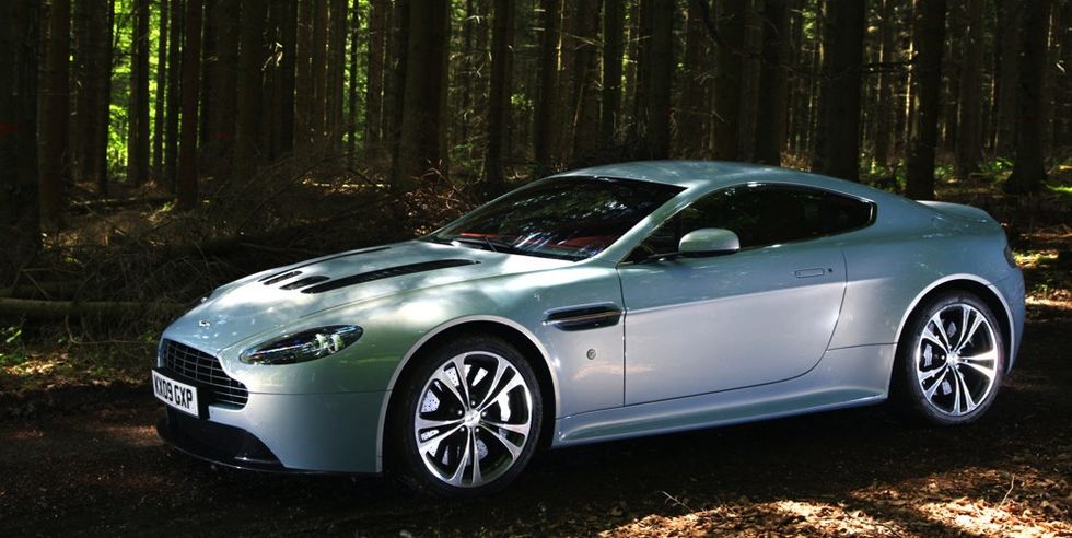 Aston Martin V12 Vantage tappar taket