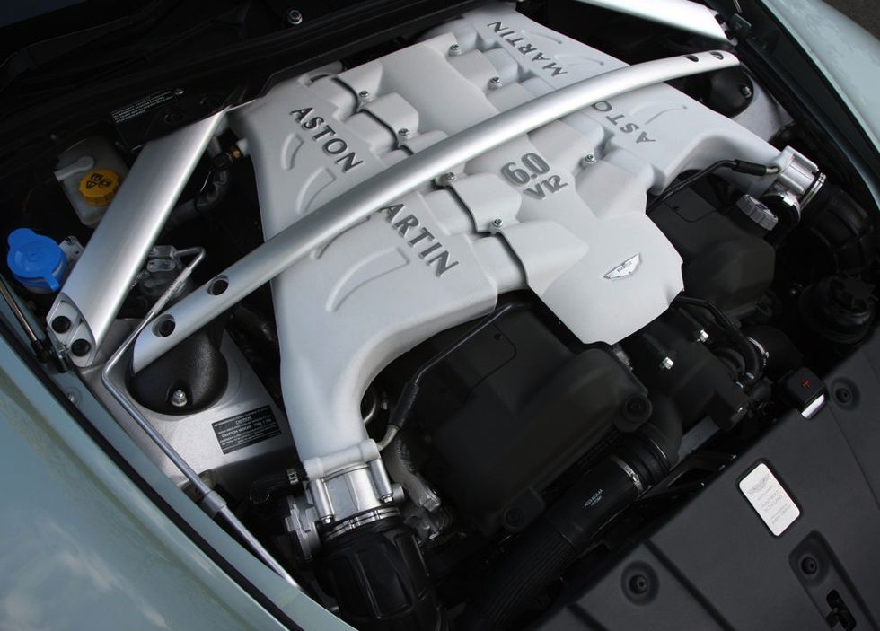 Aston Martin V12 Vantage tappar taket