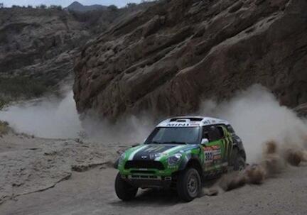 Dakar: Peterhansel rycker i täten