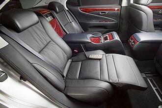 DETROIT: Lexus LS 460 lägger i en extra växel