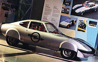 Opel GT-utställning: Blott flyga är skönare