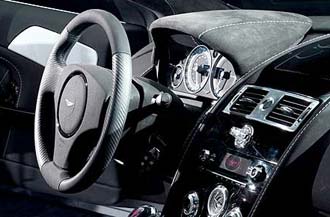 Bonds nya bil - och alla gamla