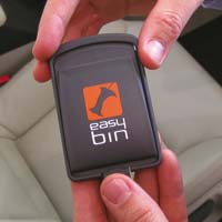 Smart skräppåse håller snyggt i bilen