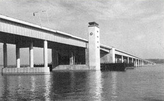 Förstapris: Spräng bron!