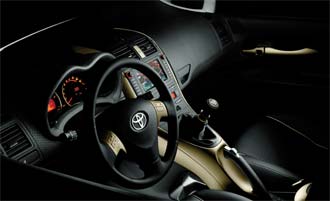 PARIS: Toyota Auris - en jätte-Yaris