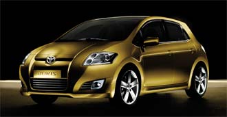 PARIS: Toyota Auris - en jätte-Yaris