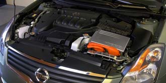 Nu är Nissan med i hybridracet