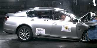 Lexus krocksäkrast i lyxklassen