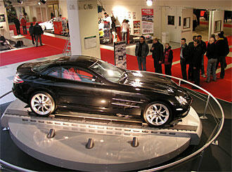 Malmömässan: Trångt runt Saab och superbilar