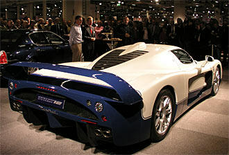 Malmömässan: Trångt runt Saab och superbilar