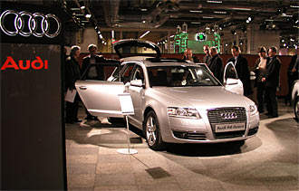 Malmömässan: Trångt runt Saab och superbilar