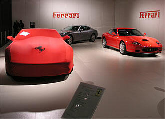 Malmömässan: Trångt runt Saab och superbilar