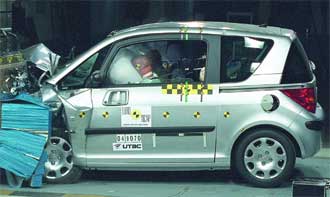 EuroNCAP-krockade bilar visas i Stockholm