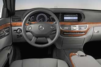 Nya Mercedes S-klass - bilen som vägrar krocka