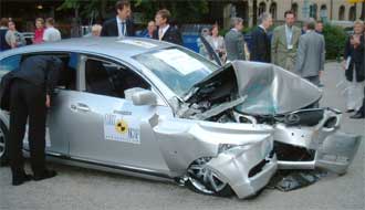 Euro NCAP-krockade bilar visas i Stockholm