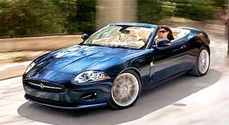 Jaguar XK cabbar också ner