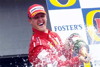 Schumi överst på pallen i England