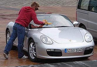 PARIS/3: Aston siktar på Porsche