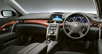 Nya Legend med nödbroms och nattseende