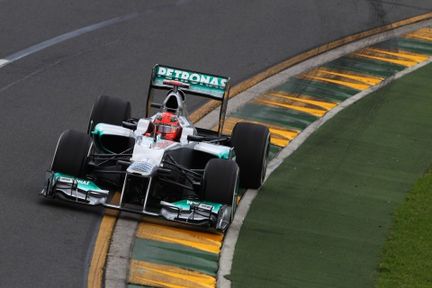 F1-premiär: Schumi snabbast i blötan