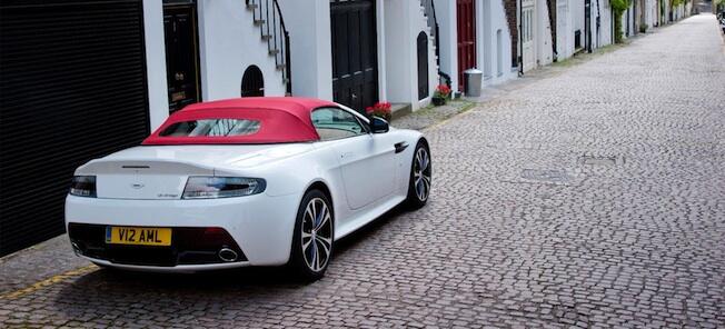 Bildgalleri: Aston Martin V12 Vantage Roadster